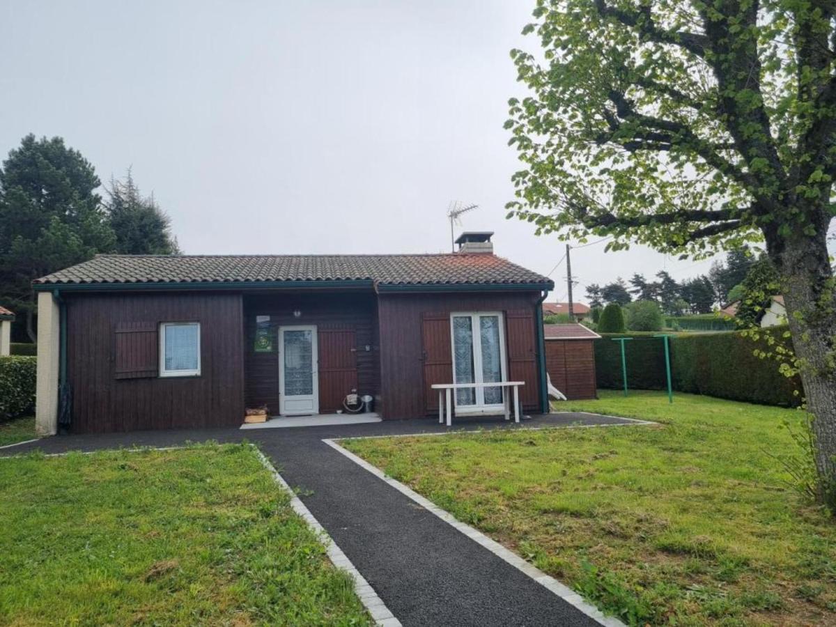 Gite Avec Cheminee, Terrasse Et Wifi - Animaux Acceptes - Fr-1-496-163 Usson-en-Forez Kültér fotó