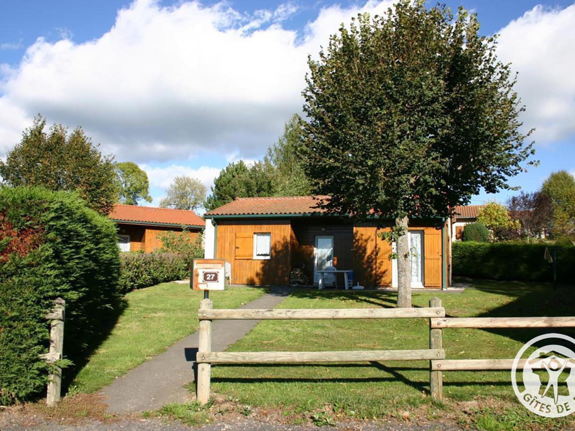 Gite Avec Cheminee, Terrasse Et Wifi - Animaux Acceptes - Fr-1-496-163 Usson-en-Forez Kültér fotó